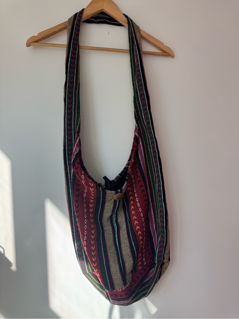 Vintage Boho Woven Cotton Geometric Stripe Crossbody Sling Hobo Bag Wood Button